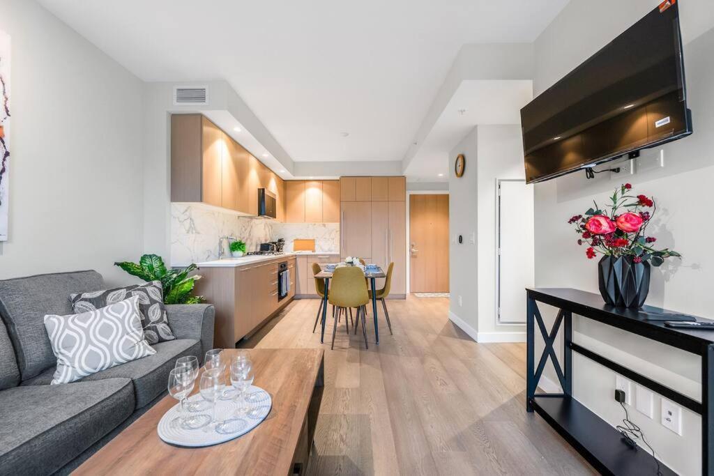 Modern Comfort At Ubc: 1Br Condo Near Campus Vancouver Extérieur photo