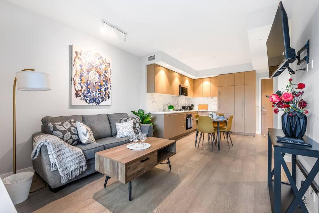 Modern Comfort At Ubc: 1Br Condo Near Campus Vancouver Extérieur photo