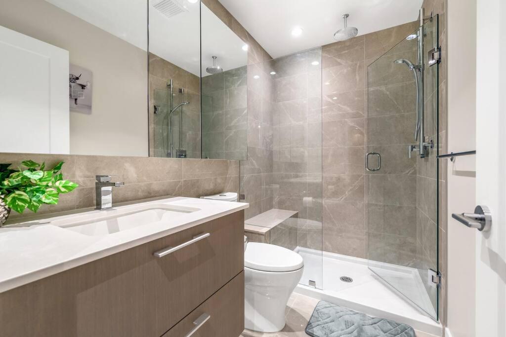 Modern Comfort At Ubc: 1Br Condo Near Campus Vancouver Extérieur photo