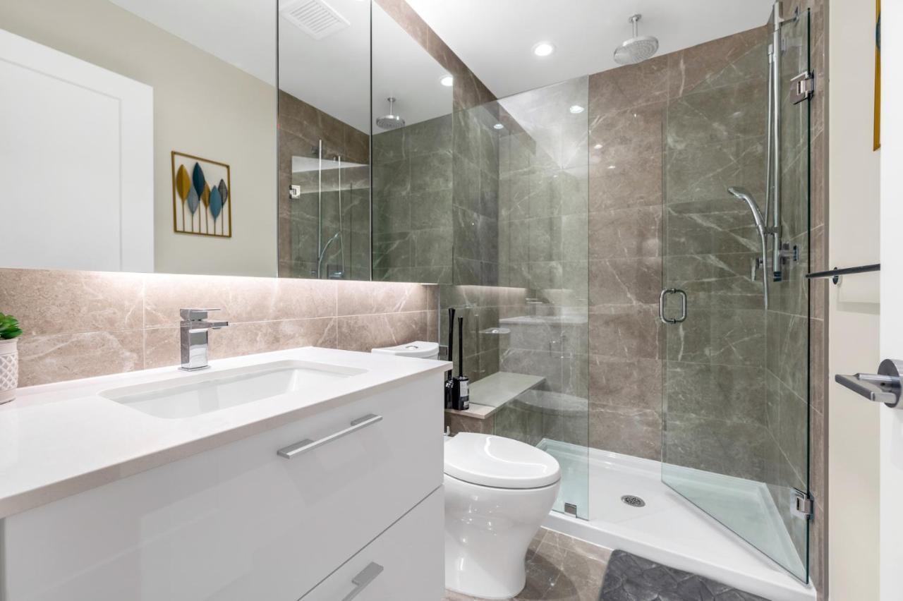 Modern Comfort At Ubc: 1Br Condo Near Campus Vancouver Extérieur photo